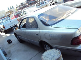 1996 LEXUS ES300 MODEL 4 DOOR SEDAN 3.0L V6 AT 2WD COLOR GOLD Z13485